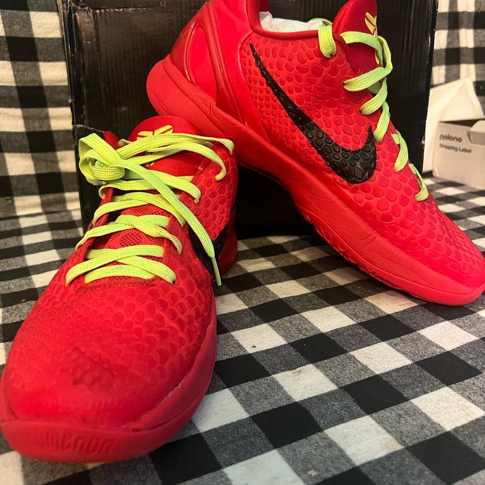 Kobe Reverse Grinch